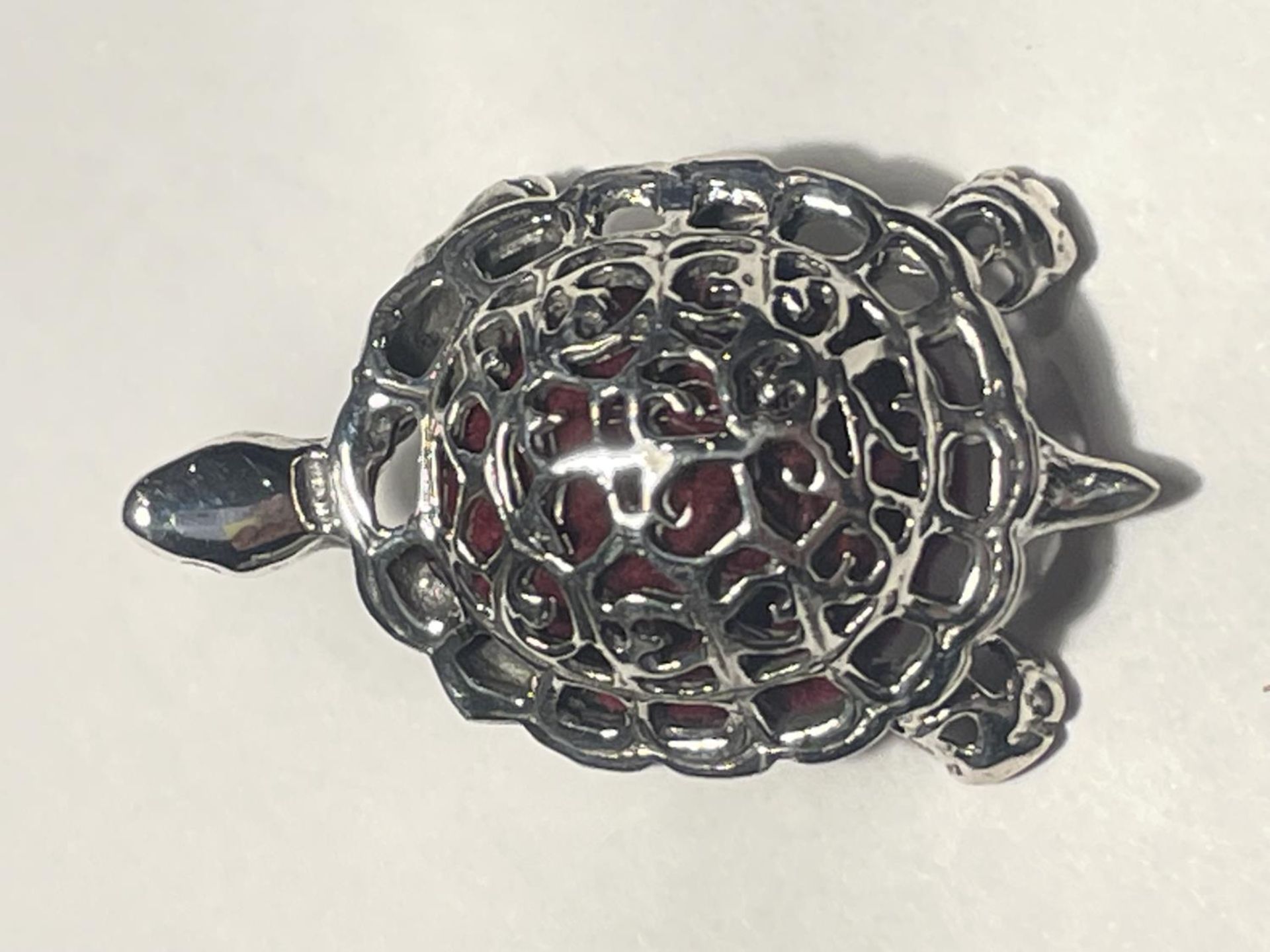 A MINATURE SILVER TORTOISE PIN CUSHION - Image 3 of 4