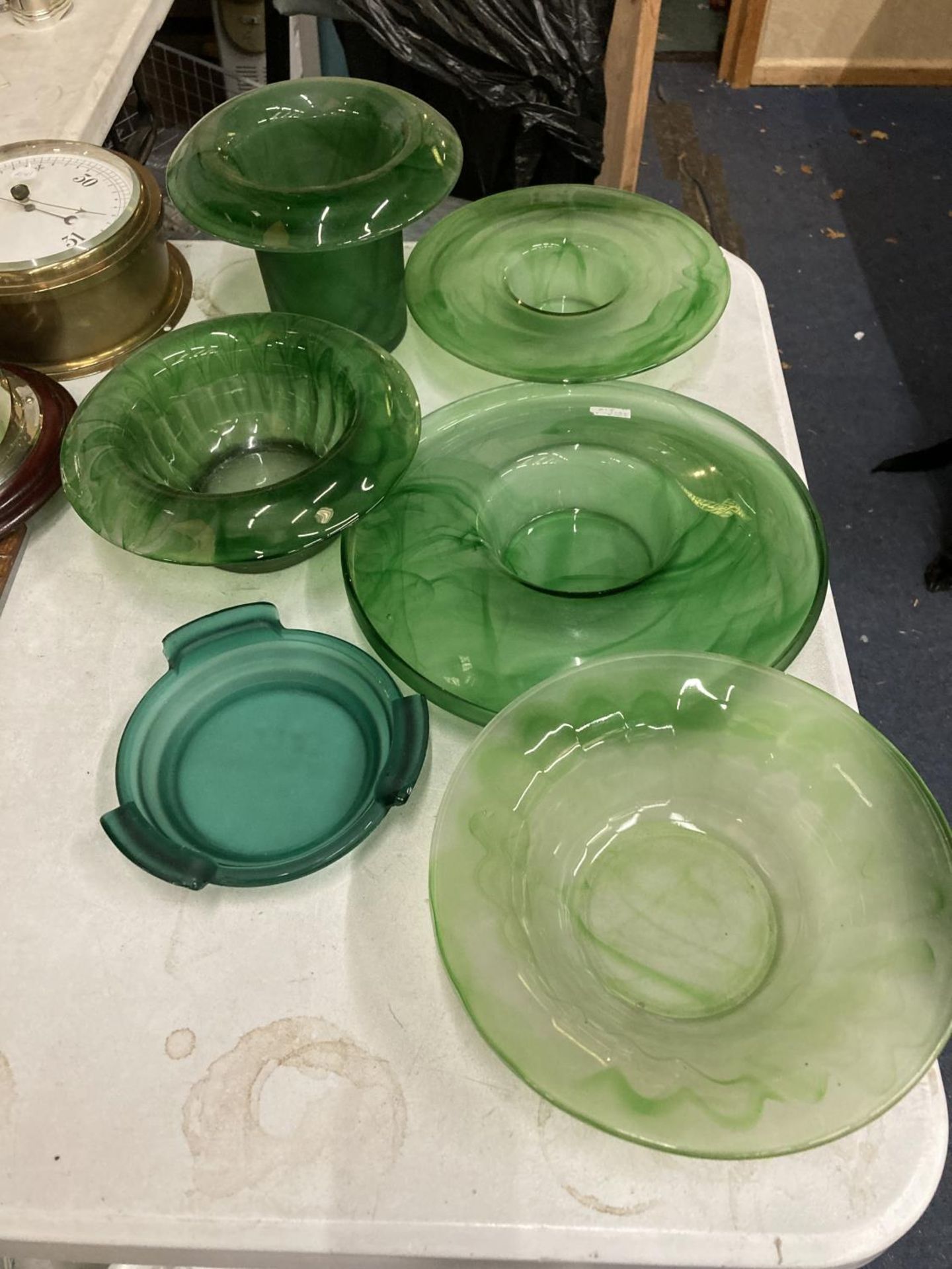 A QAUNTITY OF GREEN CLOUD GLASSWARE BOWLS - 6 IN TOTAL