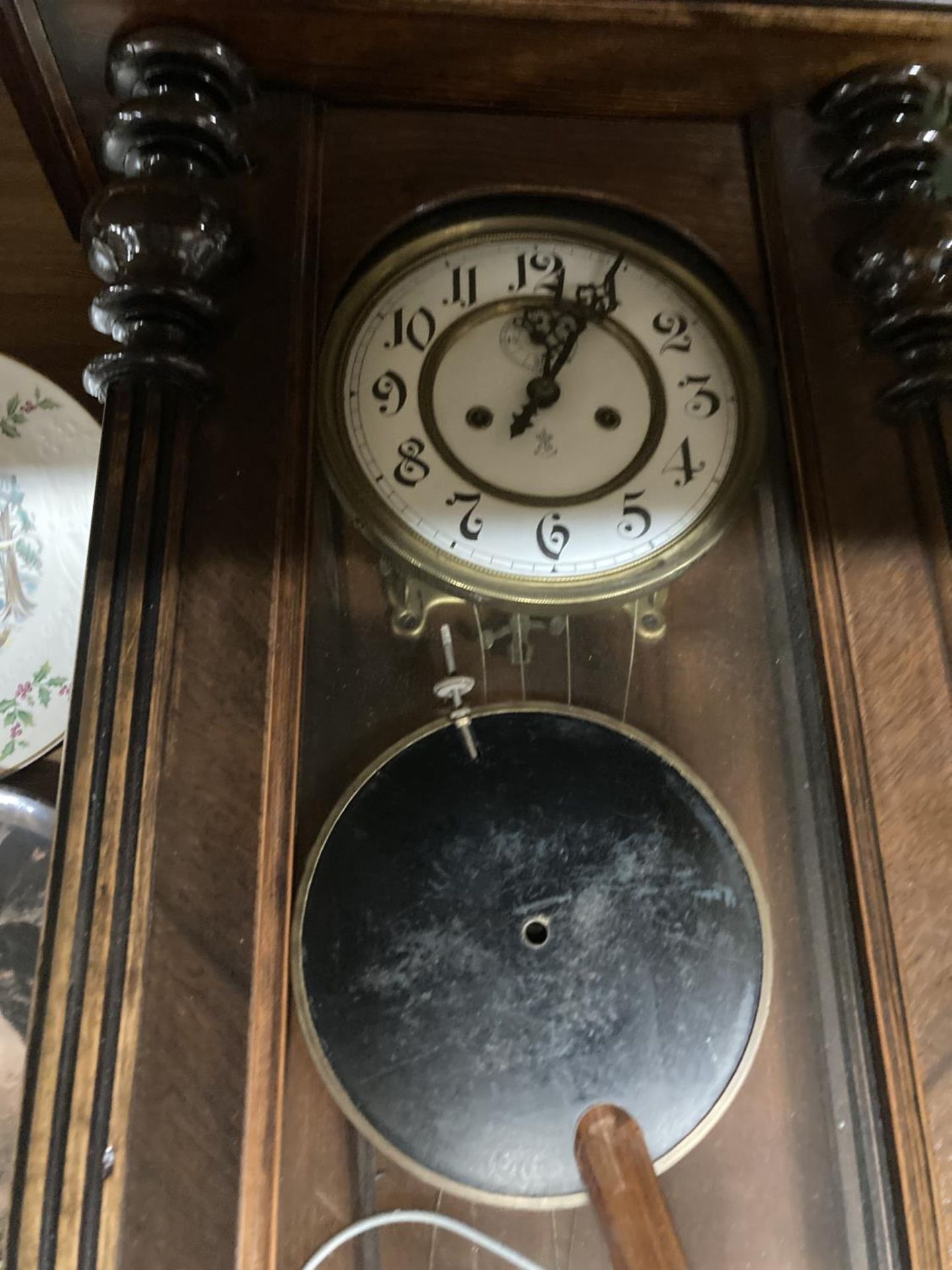 A LARGE MAHOGANY AND GLASS CASED WALL CLOCK WITH COLUMN DECORATION TO INCLUDE PENDULUM AND WEIGHTS - Image 2 of 3