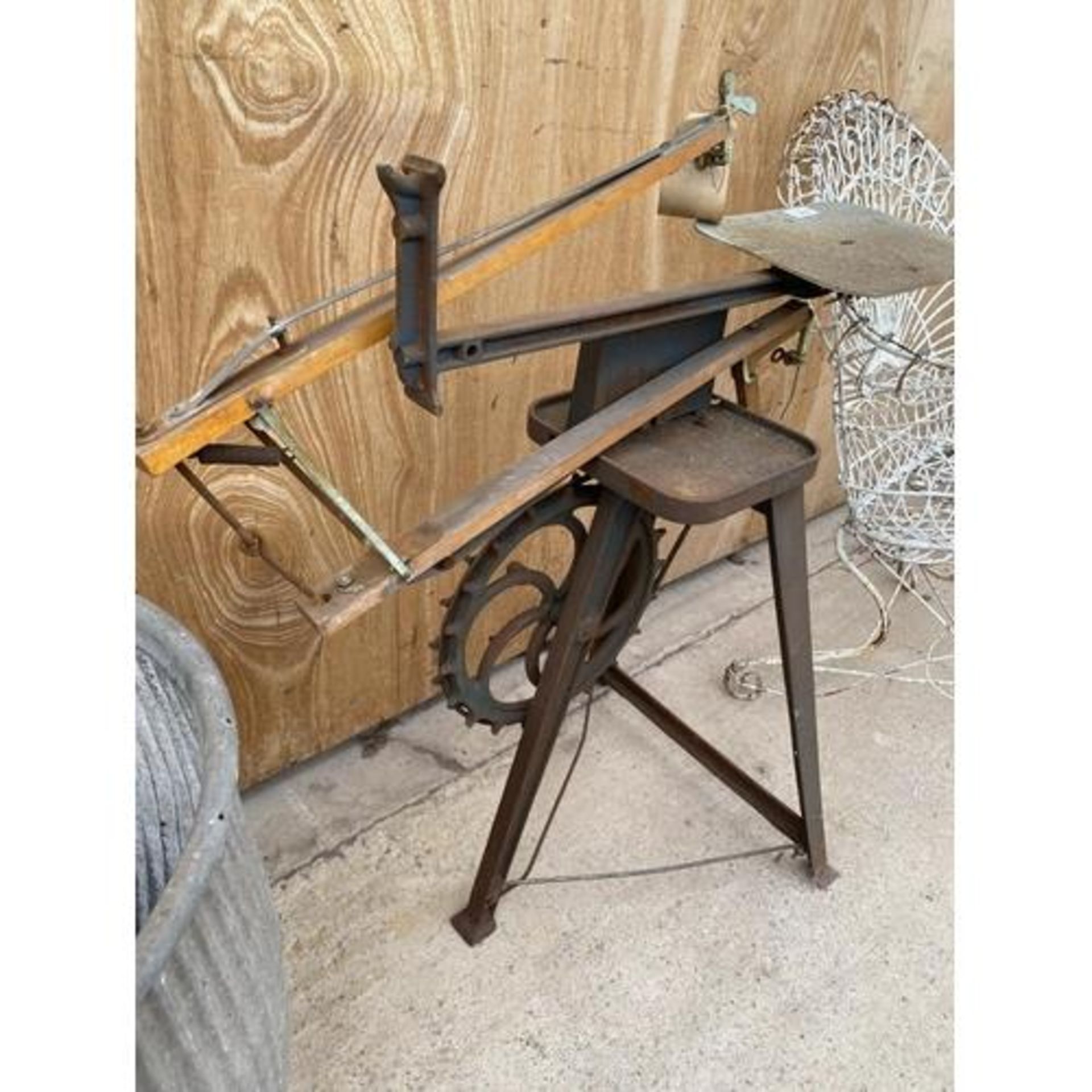 A VINTAGE SCROLL SAW WITH TRIPOD BASE - Image 3 of 3