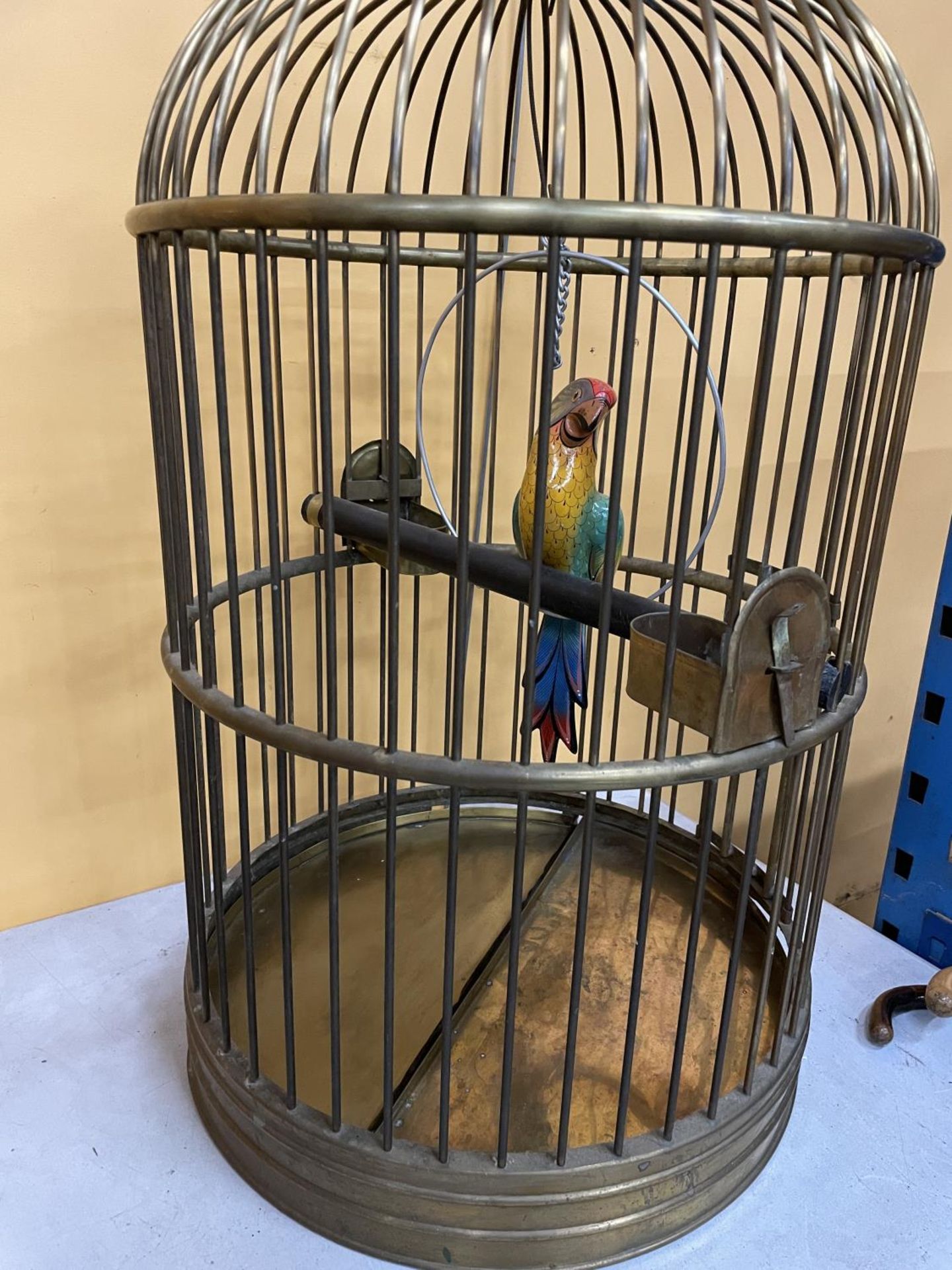 A LARGE VINTAGE BRASS PARROT/BIRD CAGE HEIGHT APPROXIMATELY 100CM - Image 2 of 4