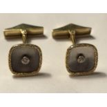 A PAIR OF 18 CARAT GOLD CUFFLINKS MARKED 750 WITH A CENTRE DIAMOND GROSS WEIGHT 8.4 GRAMS