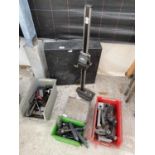 AN ASSORTMENT OF ENGINEERS TOOLS TO INCLUDE BLOCKS, STANDS AND A HEIGHT GUAGE ETC
