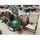 A LARGE ASSORTMENT OF GARDEN ITEMS TO INCLUDE TWO FOLDING TEAK CHAIRS, LADDERS, PLANTERS AND TOOLS