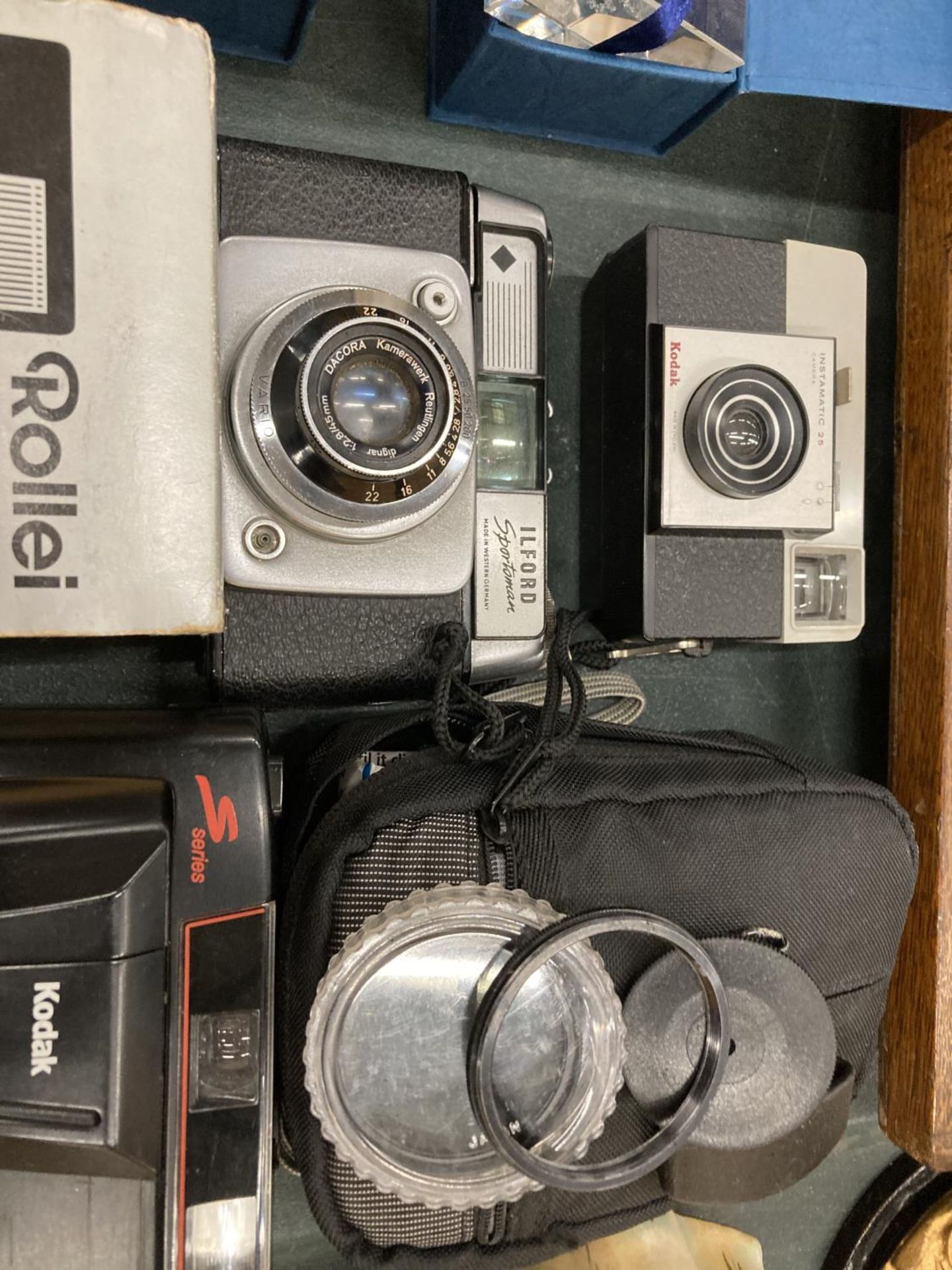 A QUANTITY OF CAMERAS AND ACCESSORIES TO INCLUDE ILFORD SPORTSMAN, KODAK INSTAMATIC, OLYMPUS - Image 6 of 6