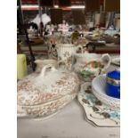 A MIXED LOT OF CERAMICS TO INCLUDE VICTORIAN TUREEN, JUGS, COFFEEPOT, CAKE STAND ETC