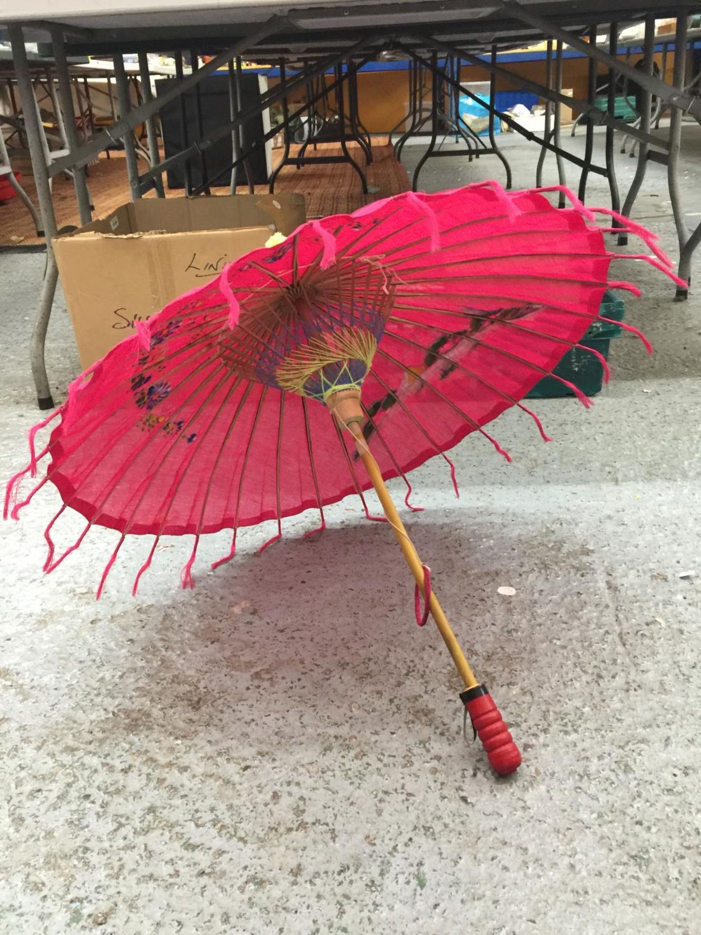 TWO LARGE HANDPAINTED EASTERN FANS AND A HANDPAINTED PARASOL - Image 12 of 12