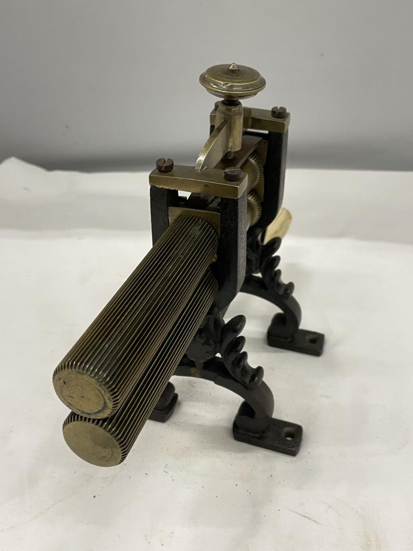 A VICTORIAN BRASS AND CAST CRIMPING MACHINE FOR PLEATING AND RUFFLING LAUNDERED AND STARCHED CUFFS - Image 2 of 4