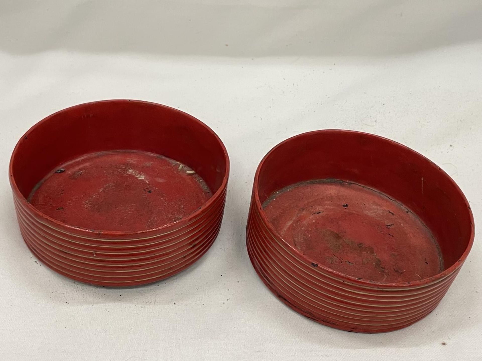 A PAIR OF BELIEVED ENGLISH REGENCY CIRCA 19TH CENTURY WINE COASTERS IN CINNABAR RED LACQUER - Image 2 of 4