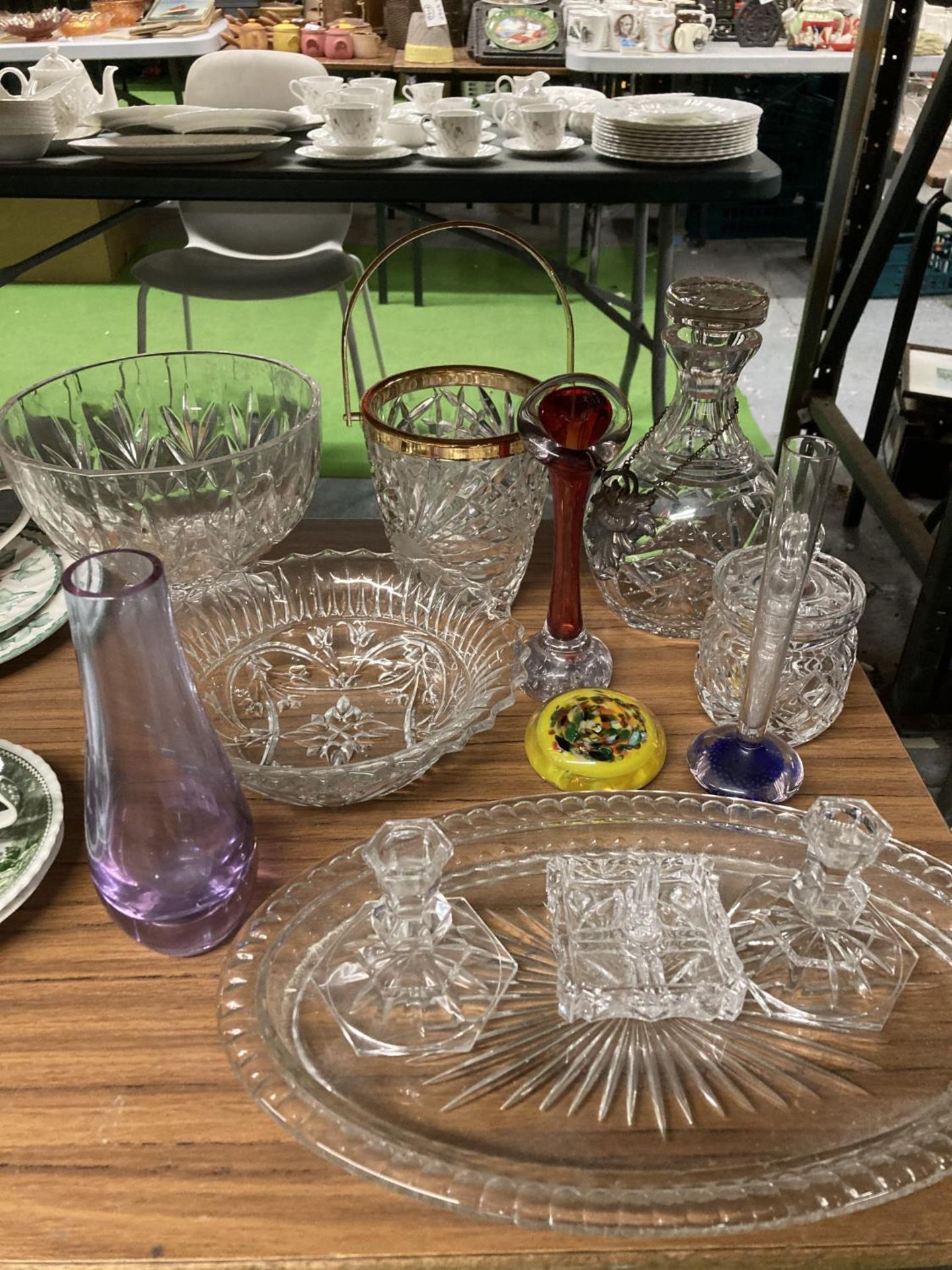 A QUANTITY OF GLASSWARE TO INCLUDE A DRESSING TABLE SET, PAPERWEIGHT, ICE BUCKET, DECANTER, BOWLS