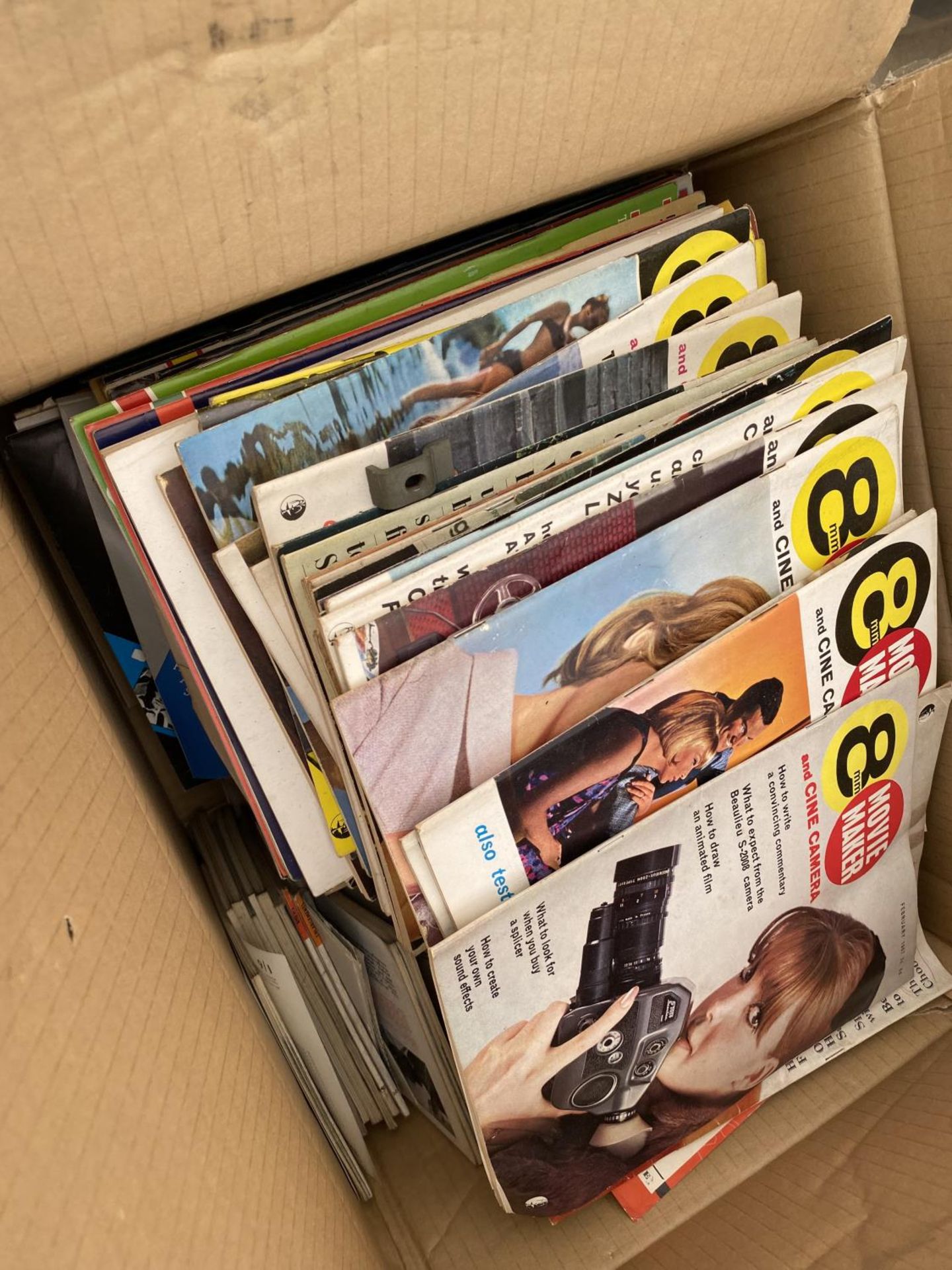 A LARGE ASSORTMENT OF PHOTOGRAPHY MAGAZINES - Image 2 of 3