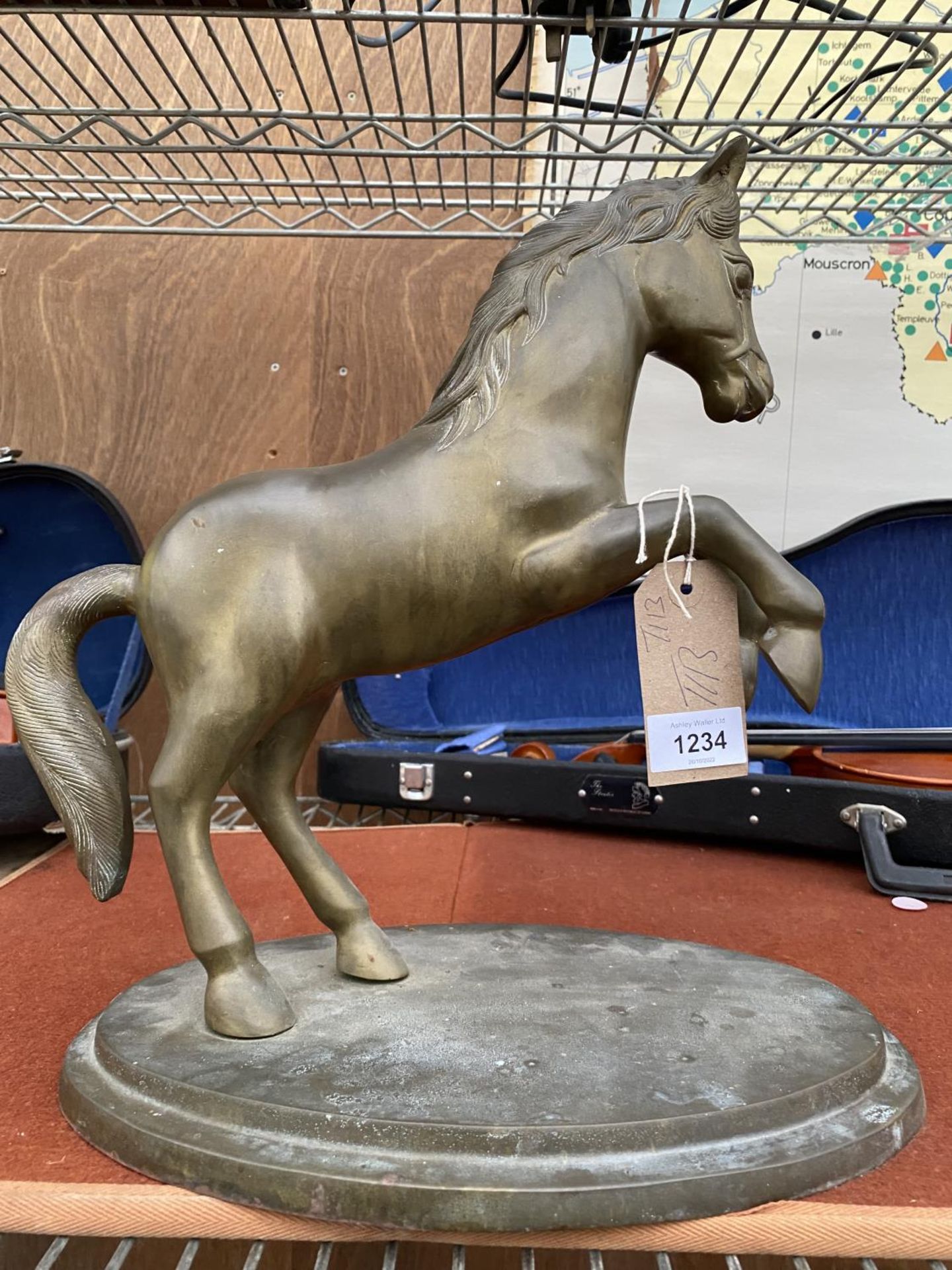 A LARGE BRASS REARING HORSE WITH BRASS BASE (H:34CM) - Image 3 of 3