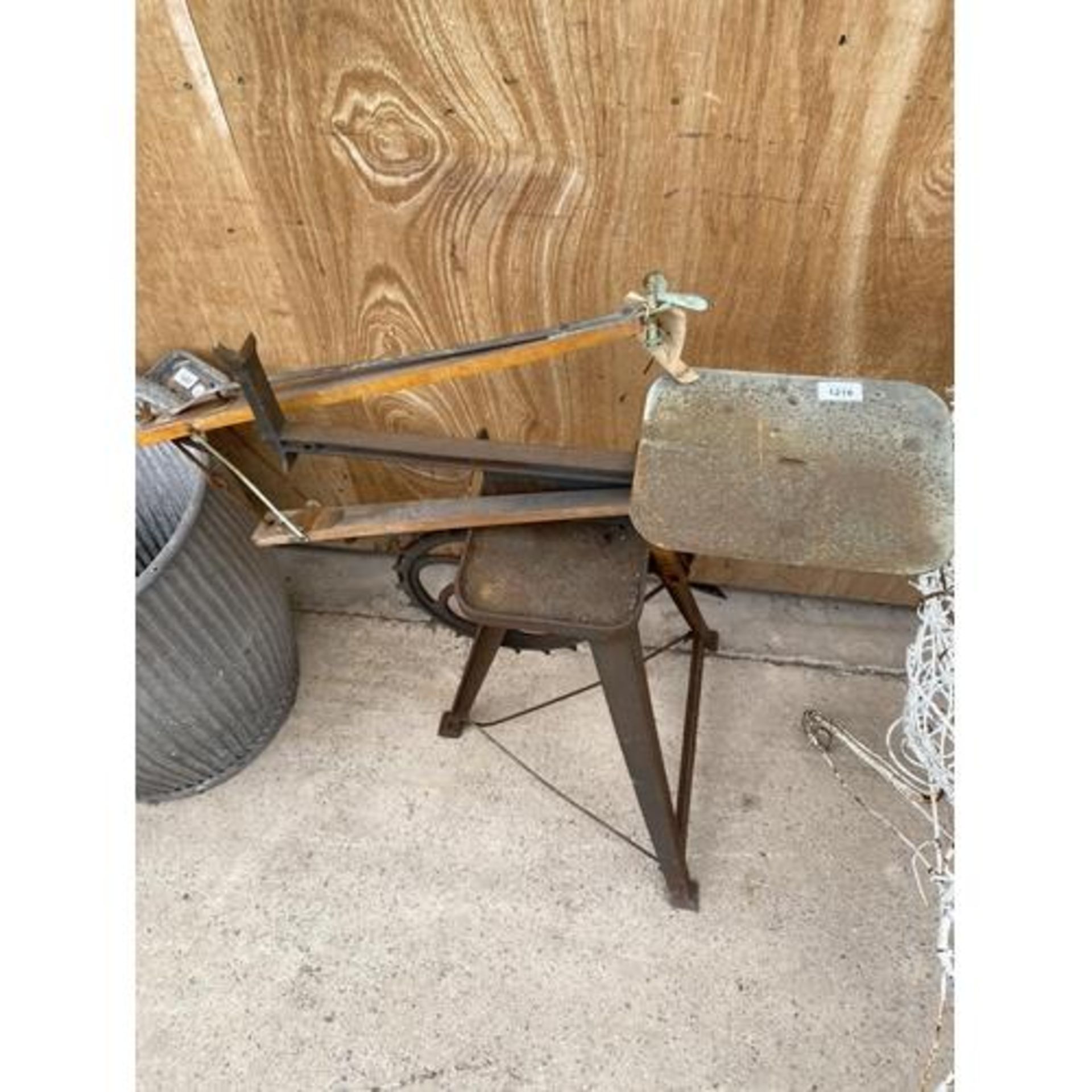 A VINTAGE SCROLL SAW WITH TRIPOD BASE - Image 2 of 3