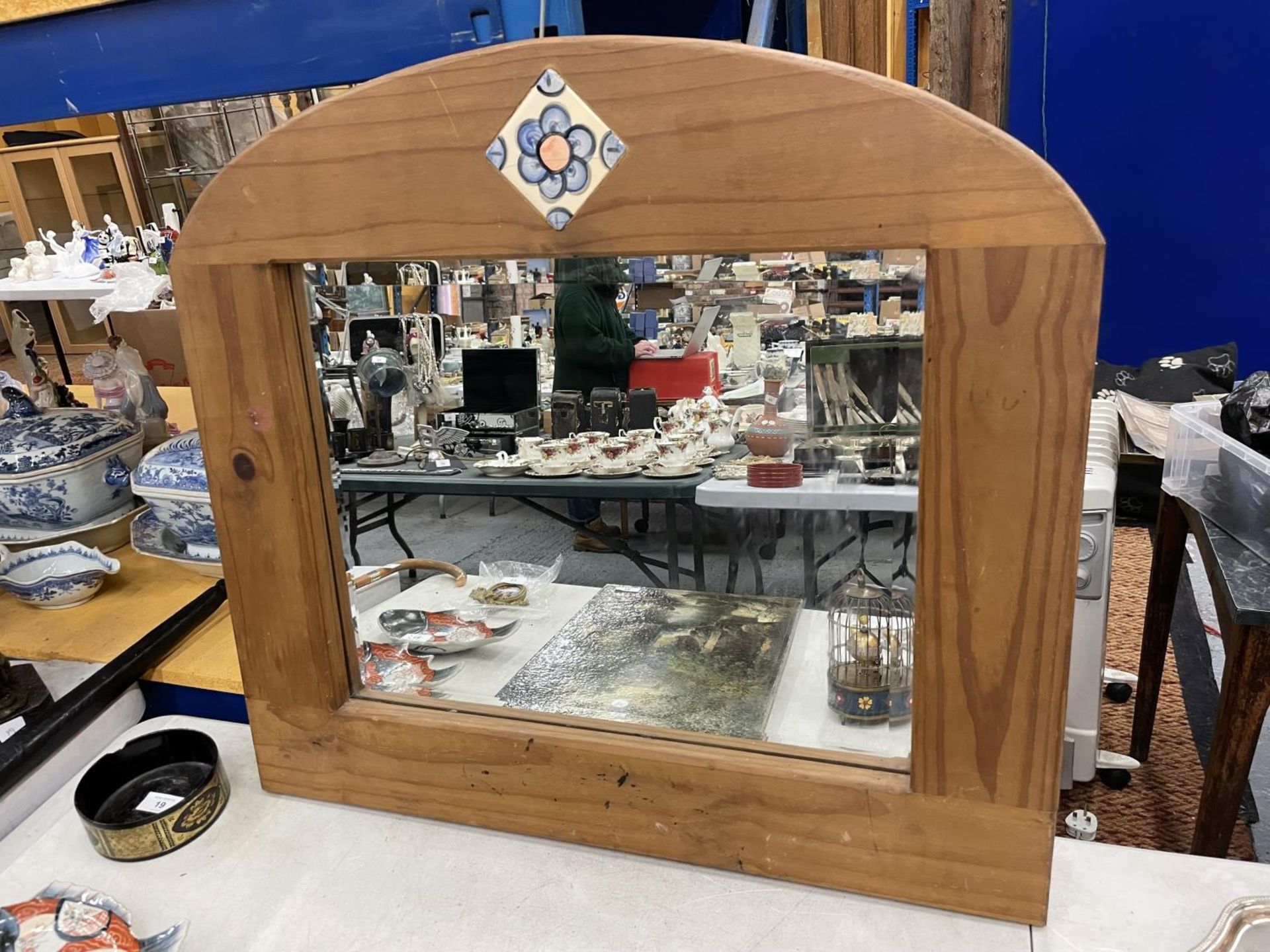 A PINE FRAMED MIRROR WITH TILE INSERT DECORATION 69CM X 63CM