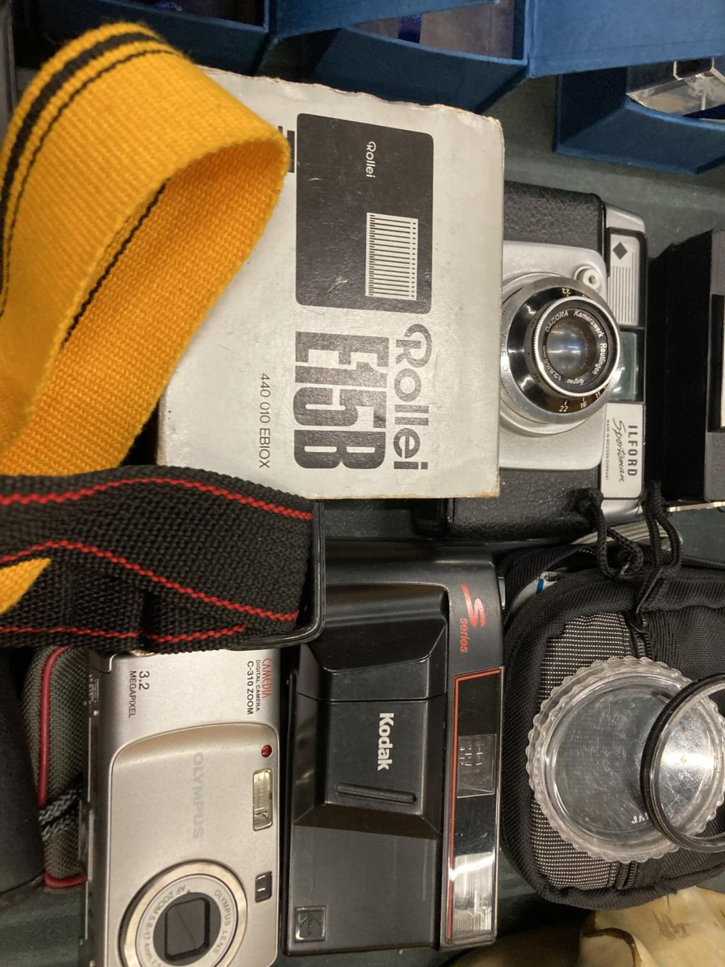 A QUANTITY OF CAMERAS AND ACCESSORIES TO INCLUDE ILFORD SPORTSMAN, KODAK INSTAMATIC, OLYMPUS - Image 4 of 6