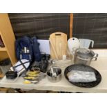 AN ASSORTMENT OF KITCHEN ITEMS TO INCLUDE FLATWARE, A CHOPPING BOARD AND PANS ETC