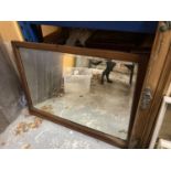 A MAHOGANY FRAMED VINTAGE MIRROR WITH BEVELLED GLASS 82CM X 59CM