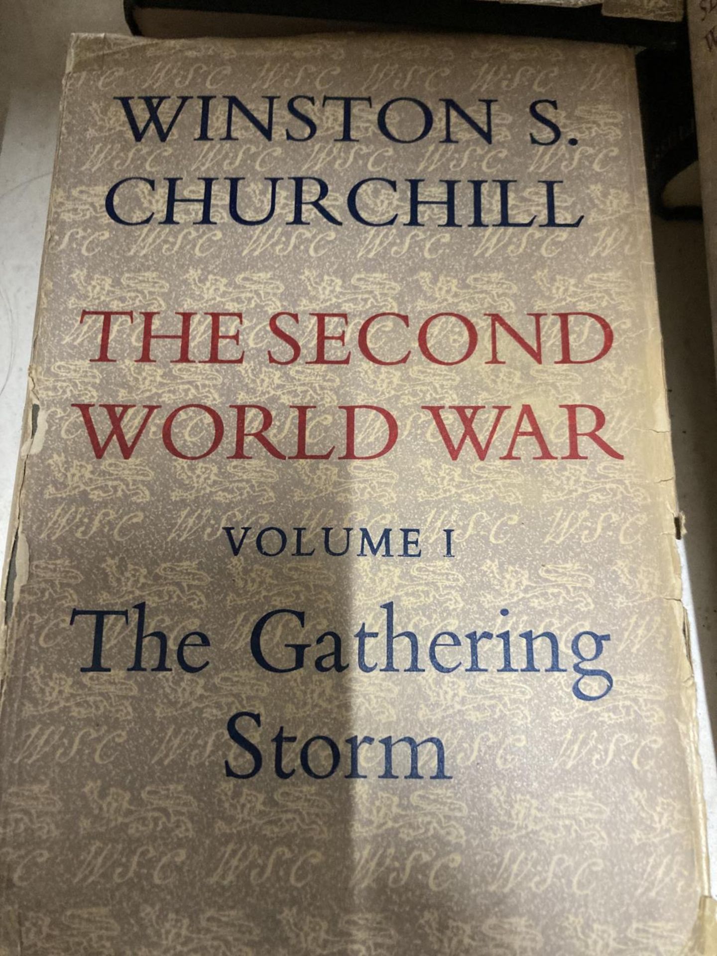FIVE VOLUMES OF WINSTON CHURCHILL'S 'THE SECOND WORLD WAR - Image 3 of 5