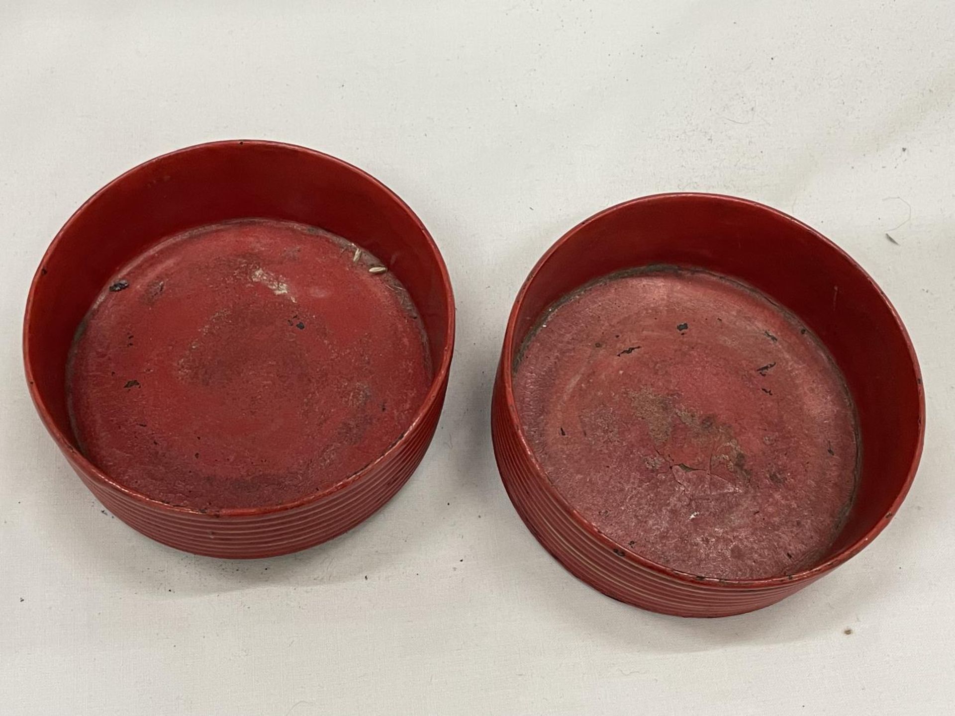 A PAIR OF BELIEVED ENGLISH REGENCY CIRCA 19TH CENTURY WINE COASTERS IN CINNABAR RED LACQUER - Image 3 of 4
