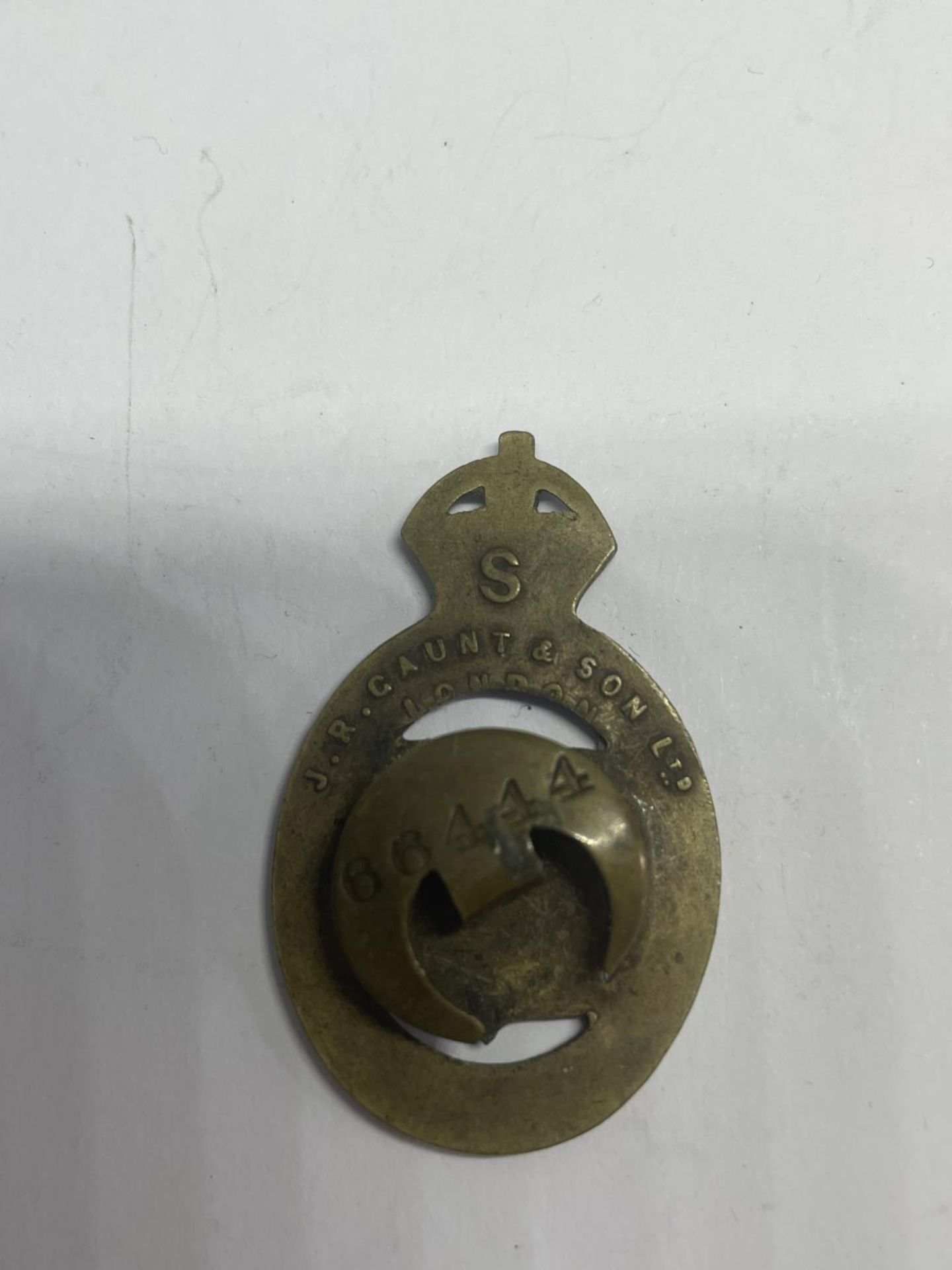 A 1915 ON WAR SERVICE BADGE NUMBERED 66444 - Image 2 of 2