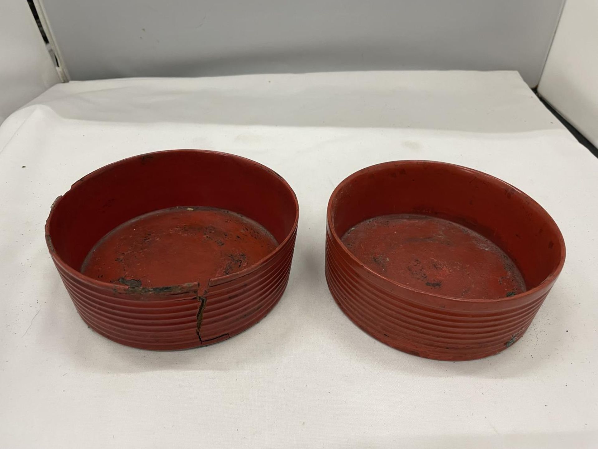 A NEAR PAIR OF BELIEVED ENGLISH REGENCY CIRCA 19TH CENTURY WINE COASTERS IN CINNABAR RED LACQUER - Image 2 of 4