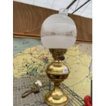 A VINTAGE BRASS OIL LAMP CONVERTED TO ELECTRIC WITH DECORATIVE GLASS SHADE