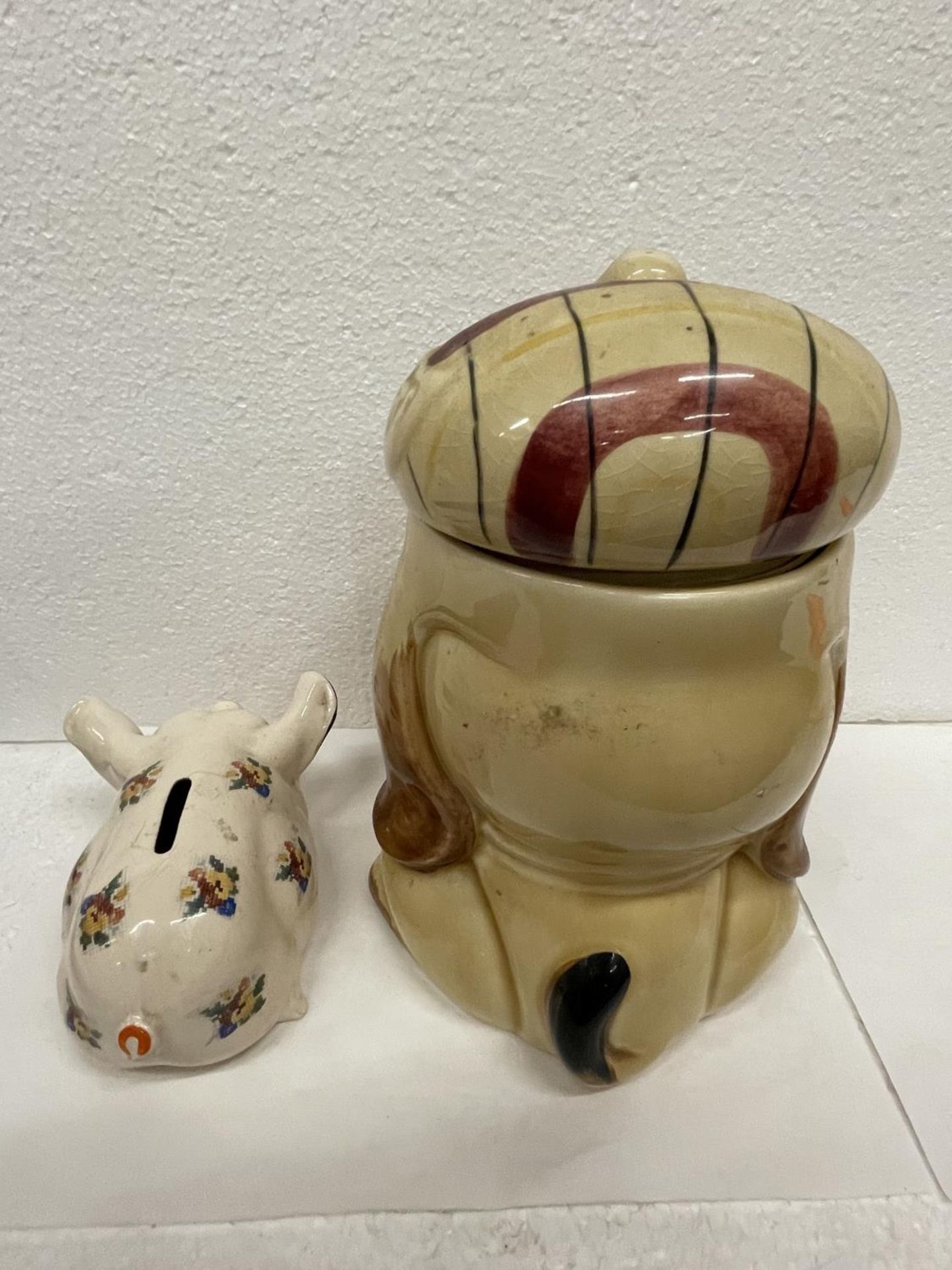 TWO PRICE BROTHERS ITEMS TO INCLUDE A DOG BISCUIT BARREL AND A PIG MONEY BOX - Image 3 of 6