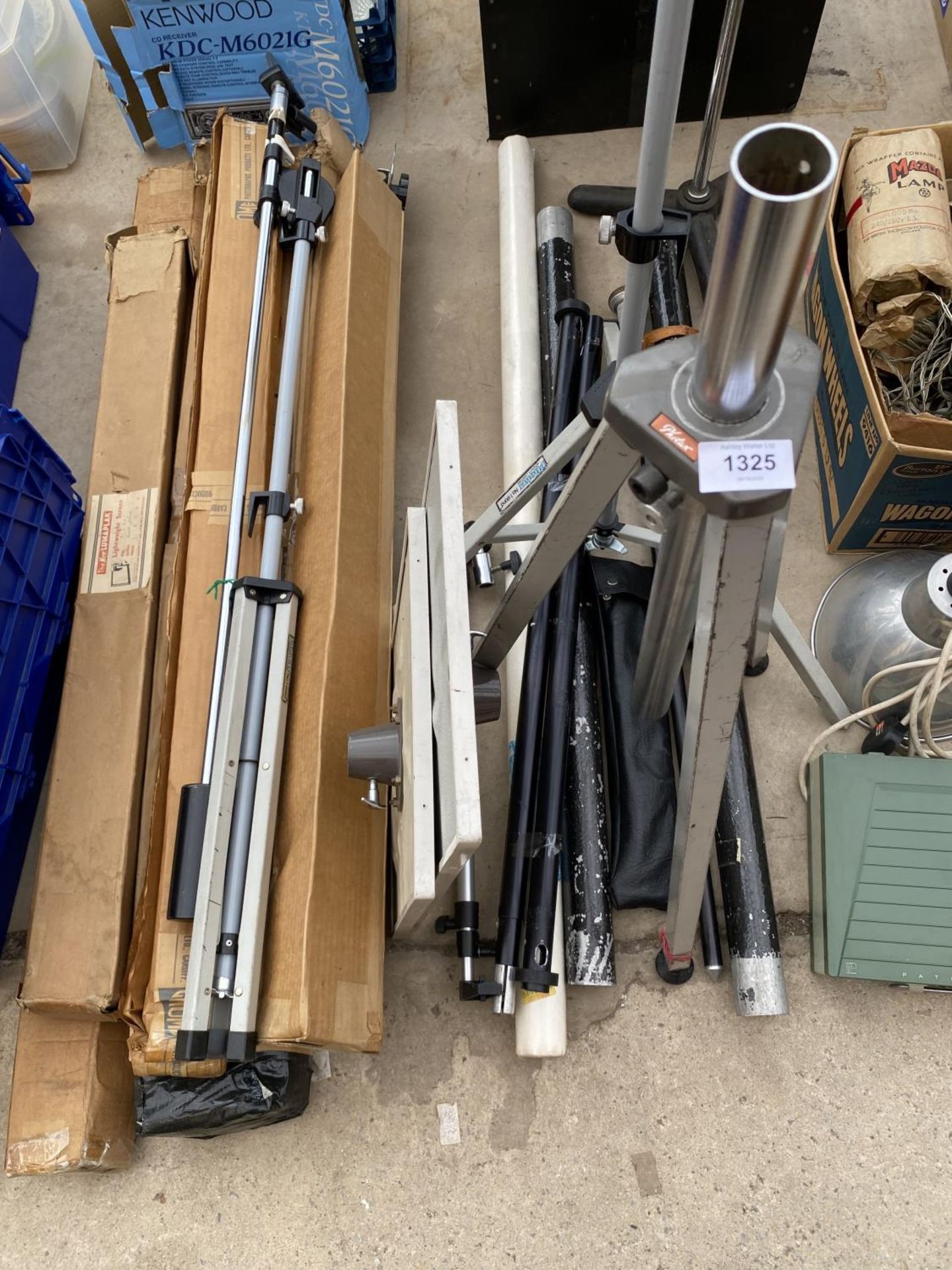 AN ASSORTMENT OF TRIPOD STANDS AND PROJECTOR SCREENS ETC - Image 2 of 5