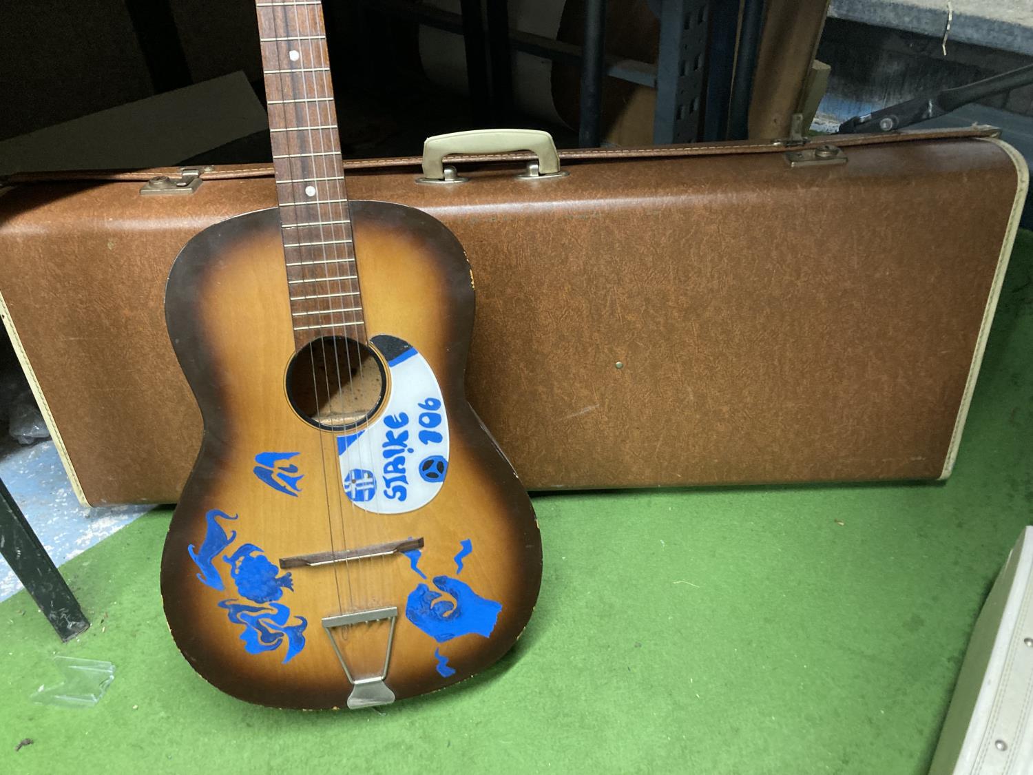 A VINTAGE ACOUSTIC GUITAR AND CASE - Image 2 of 4