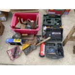 A LARGE ASSORTMENT OF TOOLS TO INCLUDE A WOOD PLANE, WORK LAMPS AND SAWS ETC