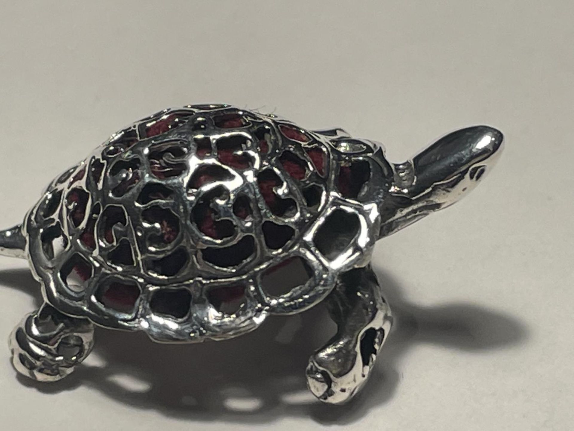 A MINATURE SILVER TORTOISE PIN CUSHION - Image 2 of 4