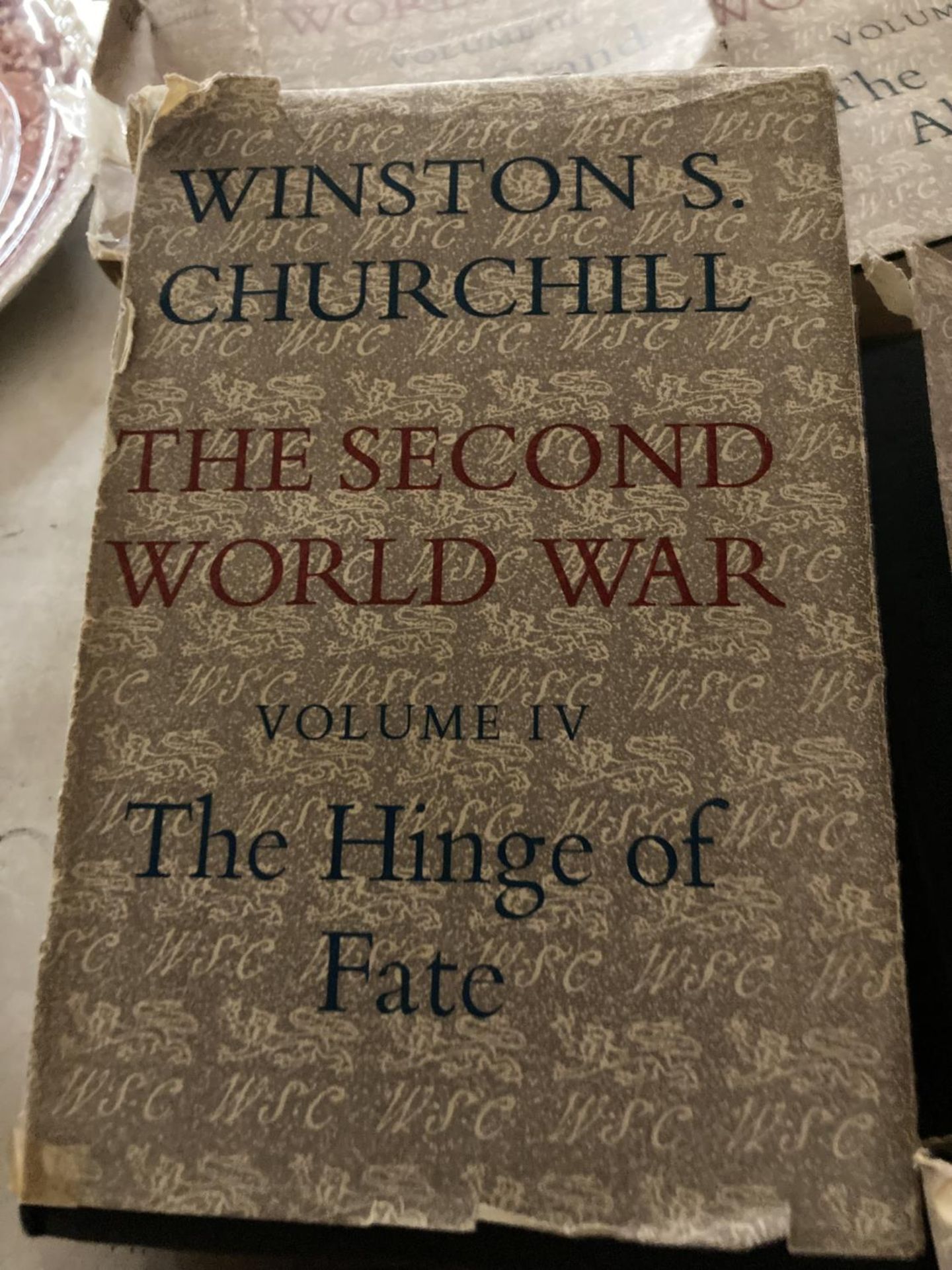 FIVE VOLUMES OF WINSTON CHURCHILL'S 'THE SECOND WORLD WAR - Image 4 of 5