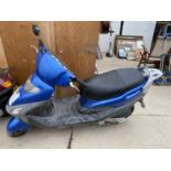 A KYMCO MOVIE XL 125 SCOOTER WITH KEY AND 38909 MILES ON THE CLOCK