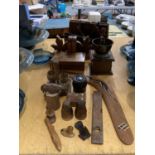 A QUANTITY OF TREEN TO INCLUDE BOXES A COFFEE GRINDER, BOOK ENDS, A BOOMERANG, BIRDS, ETC PLUS TWO