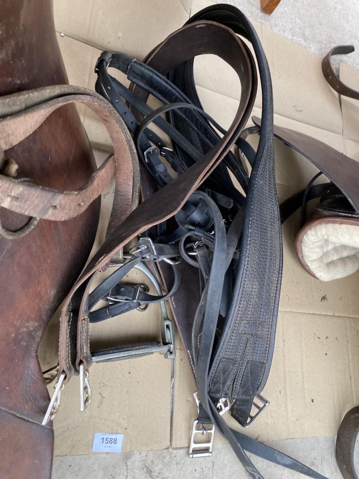 AN ASSORTMENT OF HORSE TACK TO INCLUDE TWO LEATHER SADDLES AND STIRRUPS ETC - Image 4 of 4