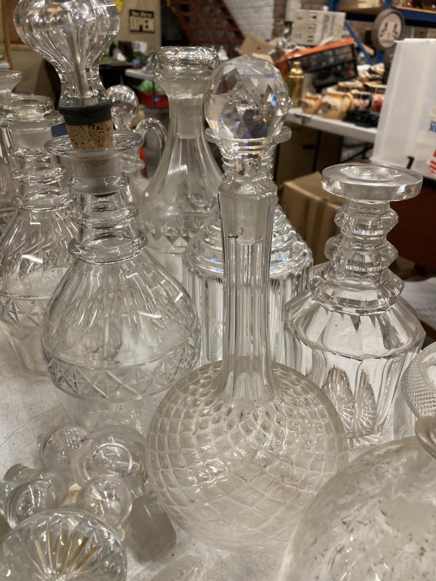 A QUANTITY OF VINTAGE DECANTERS PLUS AN AMOUNT OF DECANTER STOPPERS - Image 3 of 4