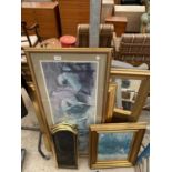 AN ASSORTMENT OF FRAMED PRINTS AND PICTURES