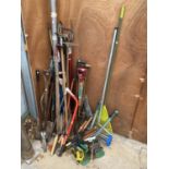 A LARGE QUANTITY OF GARDEN TOOLS TO INCLUDE SHEARS, FORKS AND SHOVELS ETC