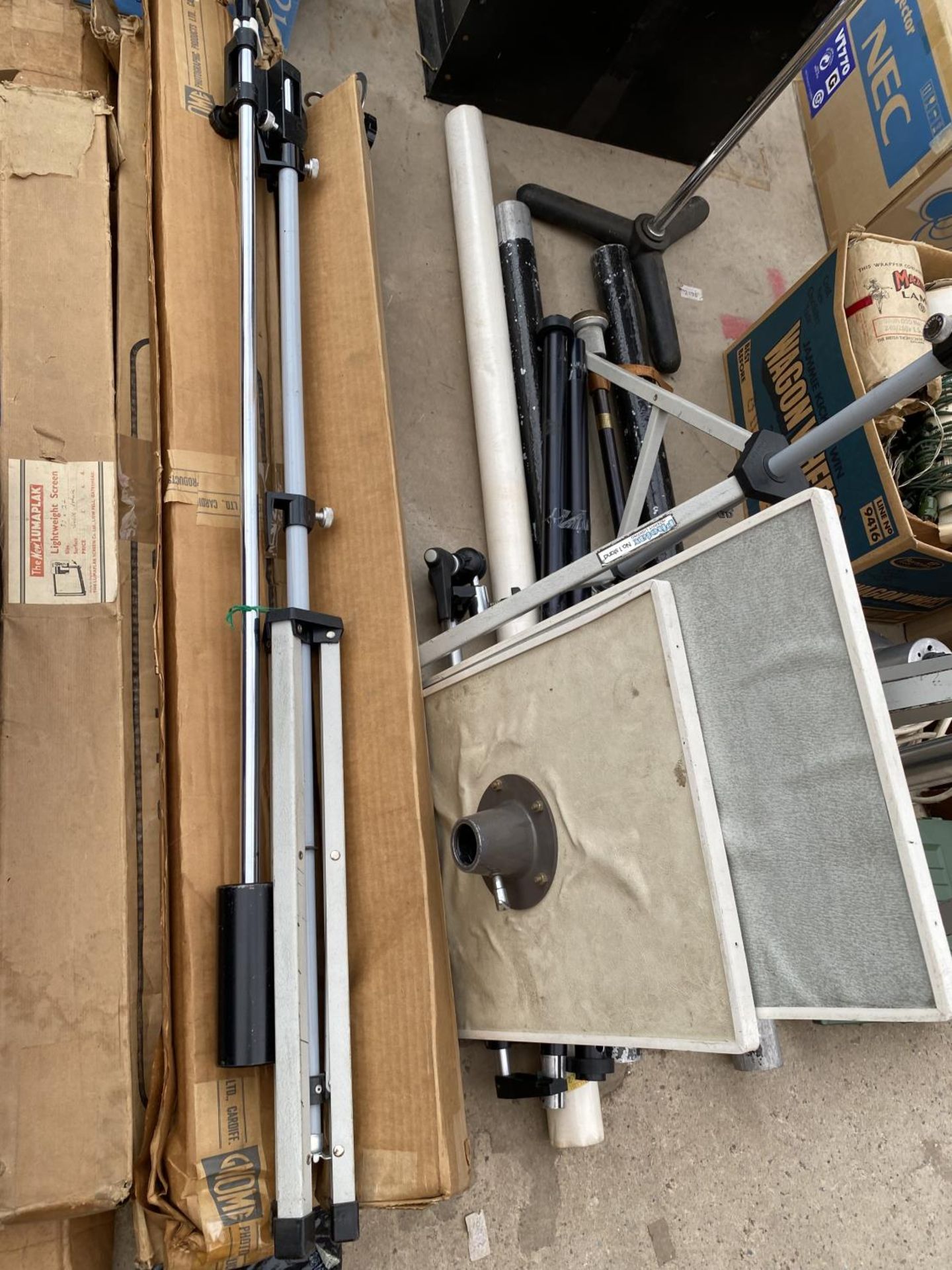 AN ASSORTMENT OF TRIPOD STANDS AND PROJECTOR SCREENS ETC - Image 5 of 5