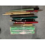 A COLLECTION OF VINTAGE FOUNTAIN PENS, ETC TO INCLUDE WATERMANS WITH 14CT NIB, DIP PENS, ETC