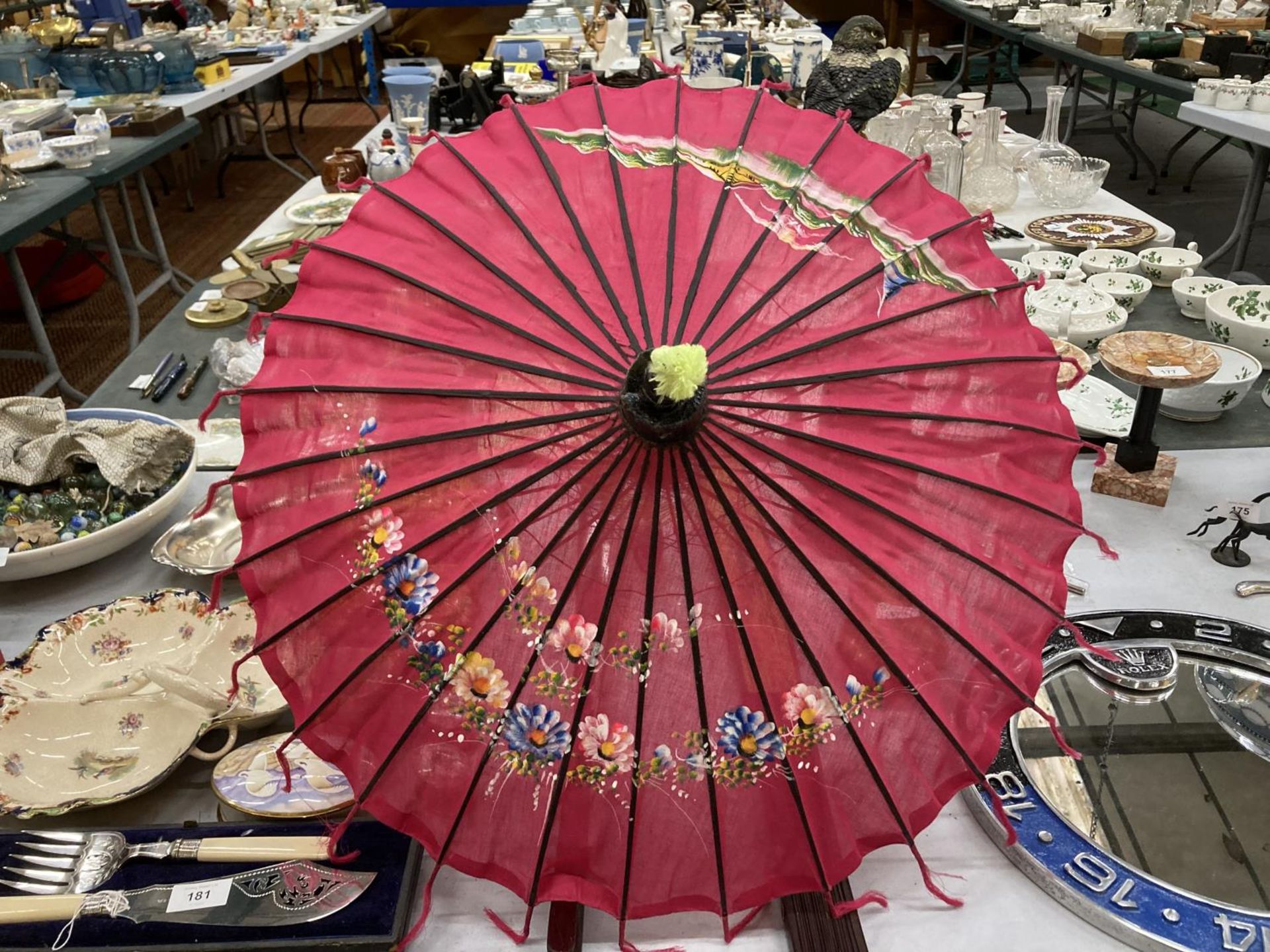 TWO LARGE HANDPAINTED EASTERN FANS AND A HANDPAINTED PARASOL - Image 3 of 12