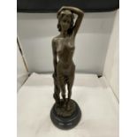 A BRONZE NUDE WOMAN ON A MARBLE BASE SIGNED HEIGHT 45CM