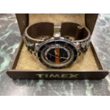 A 1980'S TIMEX SPORTS DATE WATCH IN ORIGINAL BOX