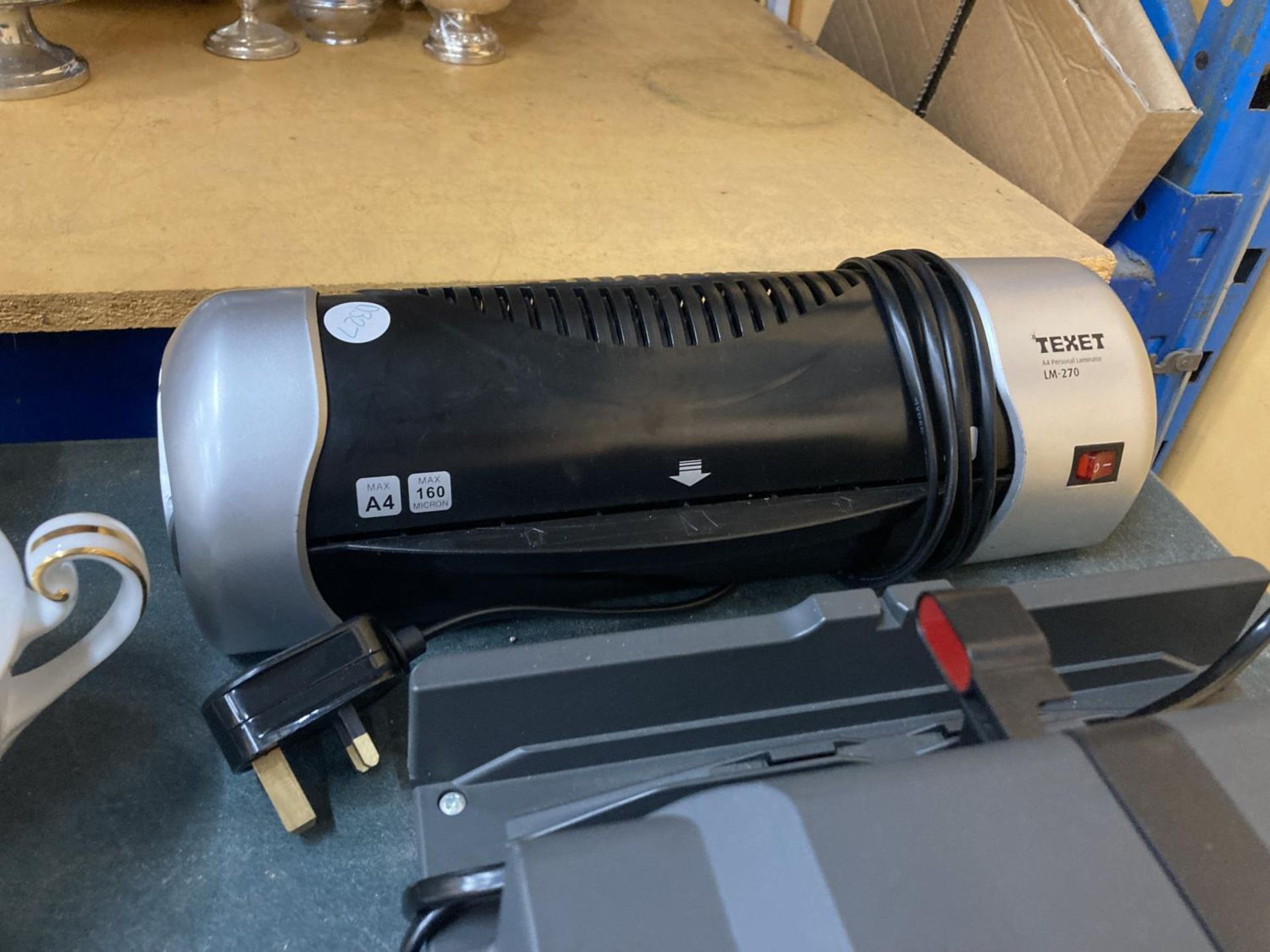 A TEXET LAMINATOR, A NOVAMAT 515F PROJECTOR, LAMINATING SHEETS, ETC - Image 2 of 3