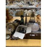 A MIXED LOT TO INCLUDE A VINTAGE SEIKO WALL CLOCK, A GLASS DOMED ANNIVERSARY CLOCK, VINTAGE