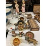 A MIXED LOT TO INCLUDE TOBY JUGS, FIGURES, BABYCHAM GLASSES, PAPERWEIGHT, ETC