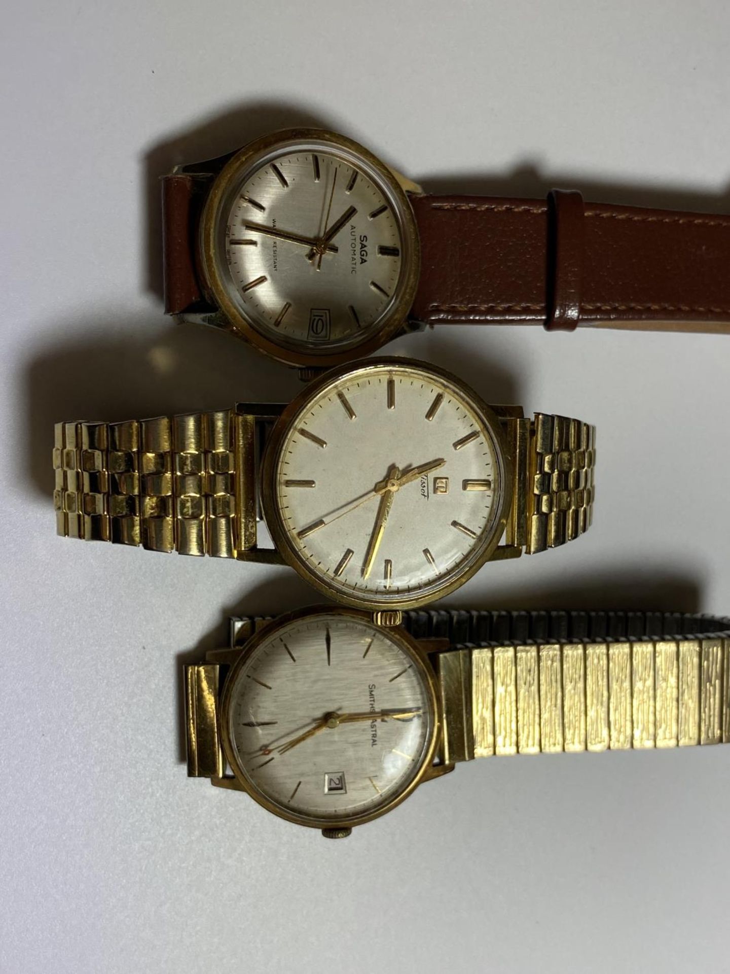 A GROUP OF THREE VINTAGE 19600/1970'S GENTS WATCHES - 'SMITHS' ASTRAL, 'TISSOT' & 'SAGA' AUTOMATIC