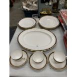 A QUANTITY OF SPODE 'KNIGHTSBRIDGE' PATTERN TO INCLUDE A SERVING PLATE CUPS AND SAUCERS, DINNER