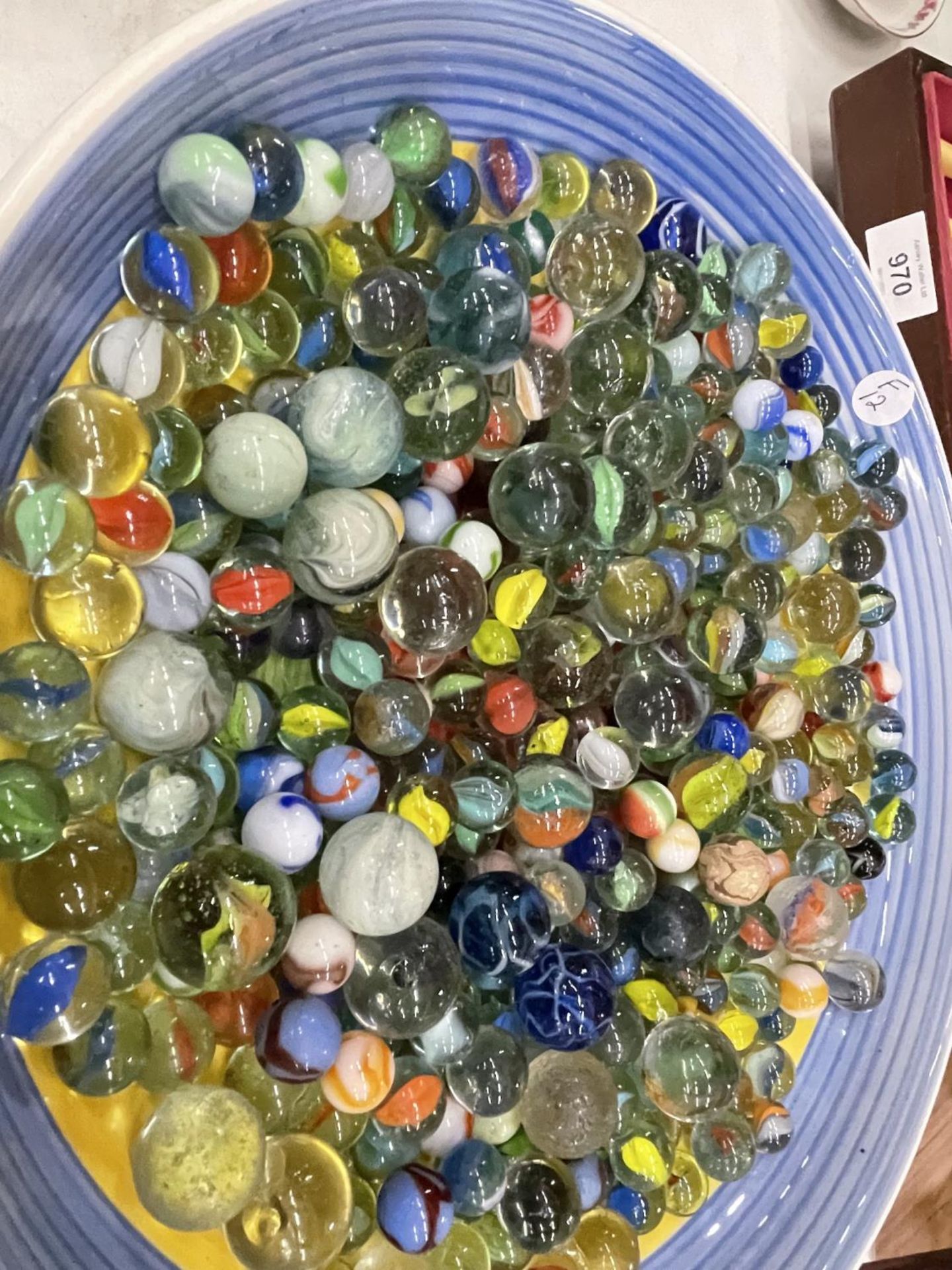A LARGE BOWL CONTAINING A QUANTITY OF VINTAGE GLASS MARBLES - Image 2 of 2