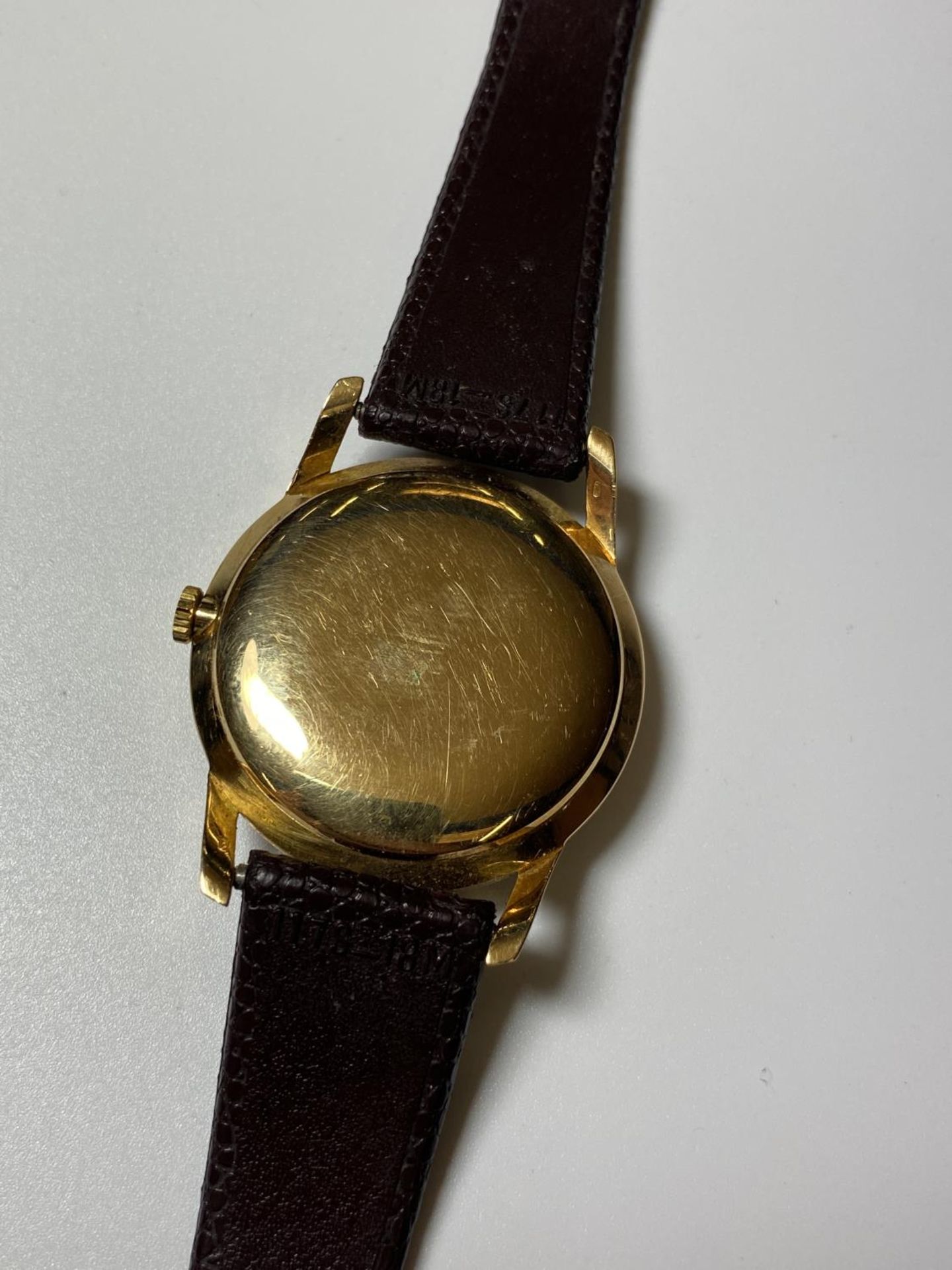 A VINTAGE 1960'S GENTS 9CT GOLD CASED 'CYMA' CYMAFLEX DATE WATCH - Image 2 of 3